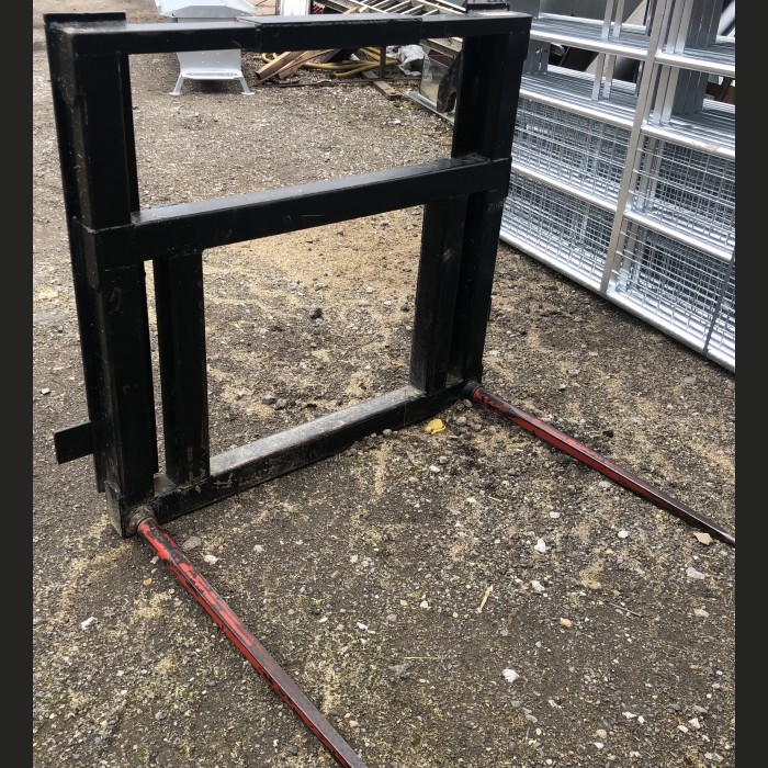 Used Slewtic 2 Tine Bale Spike