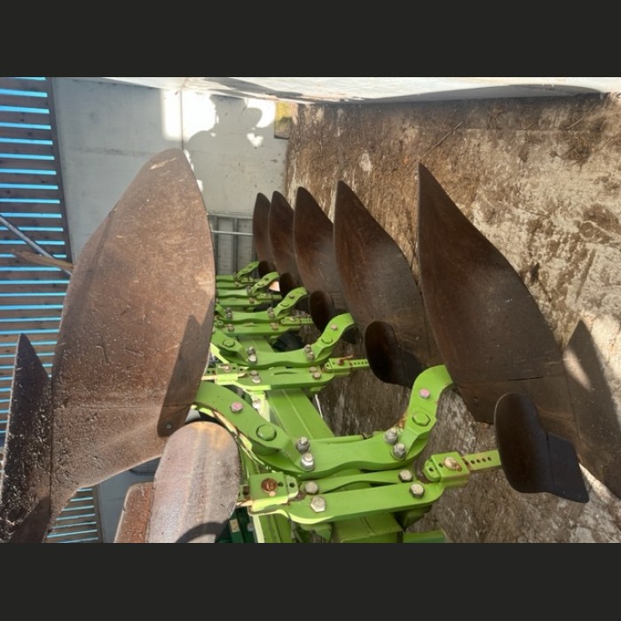 Used Dowdeswell 6 Furrow Plough 3