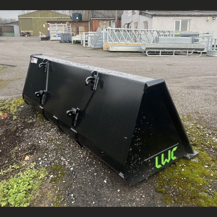 New LWC 7' Loader Bucket With Euro Brackets  1